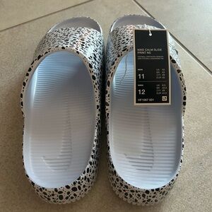 NIKE CALM SLIDE PRINT NS

MEN’S 11
WOMEN’S 12